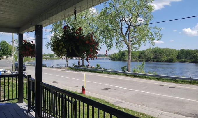 Downtown Gatineau Apartment | Waterfront apartment 10min to Ottawa