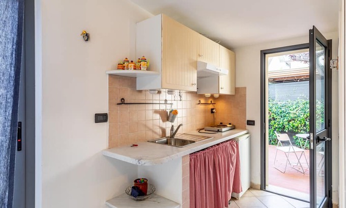 Marina di Massa Villa | Villa 'La Casa Verde' with Private Garden and Wi-Fi