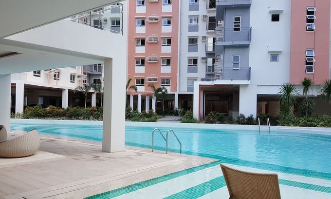 Lahug Condo | Cozy Studio condo in charming Cebu City with WiFi, AC, near IT Park