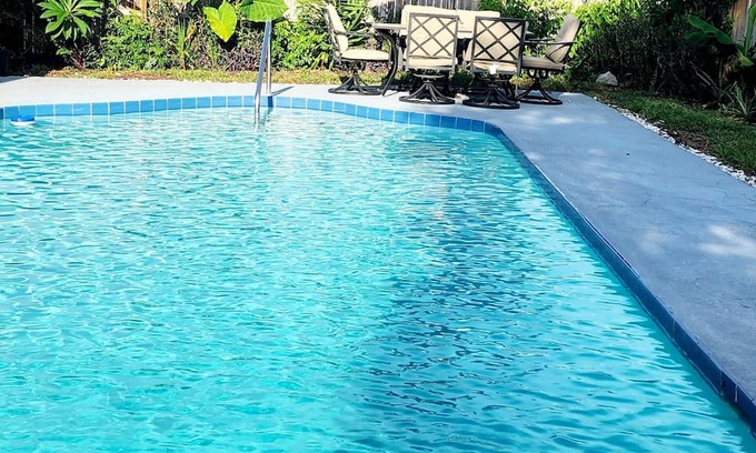 Northwest Orlando House | Spacious home with extra large pool, water falls and centraly located.nn