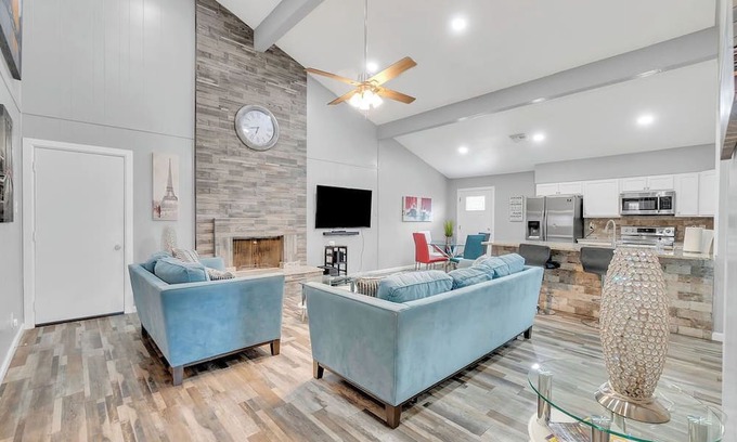 Leon Valley House | Spacious 5 BR Haven | Minutes from Sea World | San Antonio