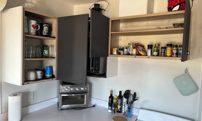 Rivers Apartment | Fully equipped upper unit.Family friendly locating next to the rec centre.nn