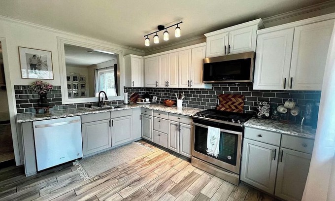 Guntersville House | Memories at Cedar Lane. Charming 3-bedroom house in enchanting Guntersville