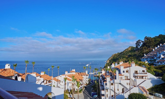 Avalon Condo | Newly Remodeled Hamilton Cove Condo 2bd/2bth. Street level No Stairs!