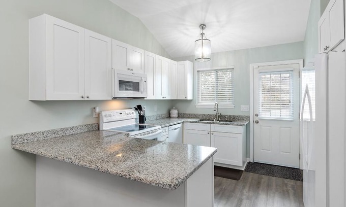 Sunset Beach House | Beautiful mid-island 3 bedroom, 2 bath home on Sunset Beach