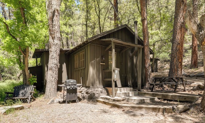 Sedona Apartment | Sedona Studio w/Gas Grill & On-Site Hiking Trail!