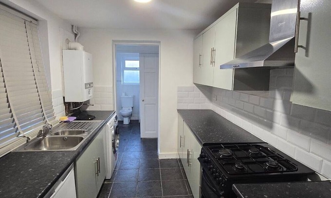Rochester East Ward House | 3Bed | discount NHS Contractors