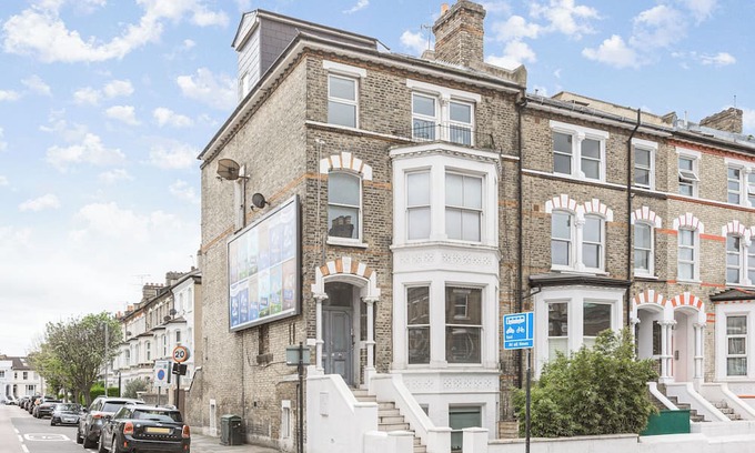 Northcote Apartment | Vibrant two bedroom apartment