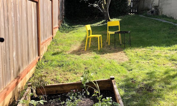 West Point Grey House | Charming Home in Kitsilano FREE Parking+Laundry