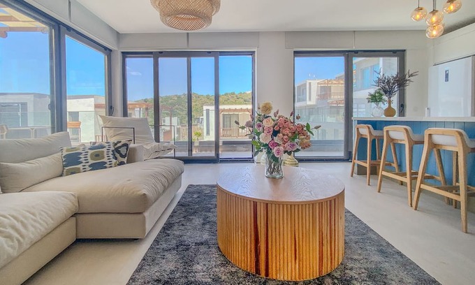 Bogazici Villa | Sea View House w Balcony 3 min to Beach in Milas