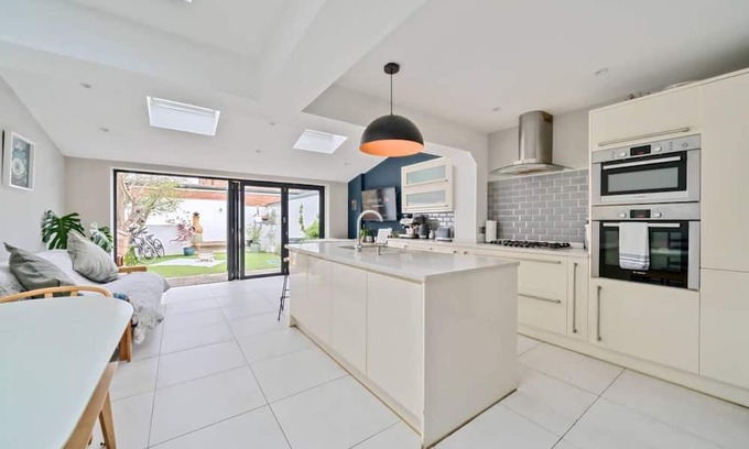 Walton-on-Thames House | Pass the Keys | Stylish Family Home