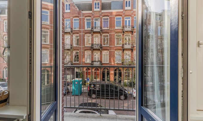 Oude Pijp Apartment | Relaxing apartment in De Pijp, ideal for couples