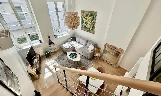 Jules Ferry - Recamier Apartment | Smartstay Gabriella cosy & lumineux