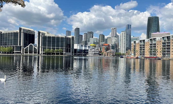 Island Gardens Apartment | Modern Ground Floor flat in Canary Wharf, London + FREE Parking