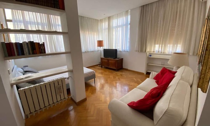 Quartiere XV Della Vittoria Apartment | Apartment 'Casetta In Centro' with Balcony, Wi-Fi and Air Conditioning