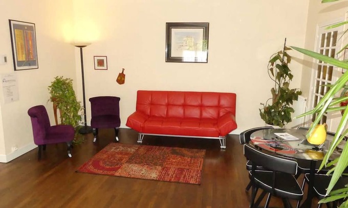Bourges Apartment | Homerez - Cosy studio in Bourges