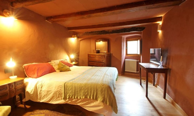 Fosdinovo Villa | Stunning villa for 3 guests with WIFI and TV, close to La Spezia