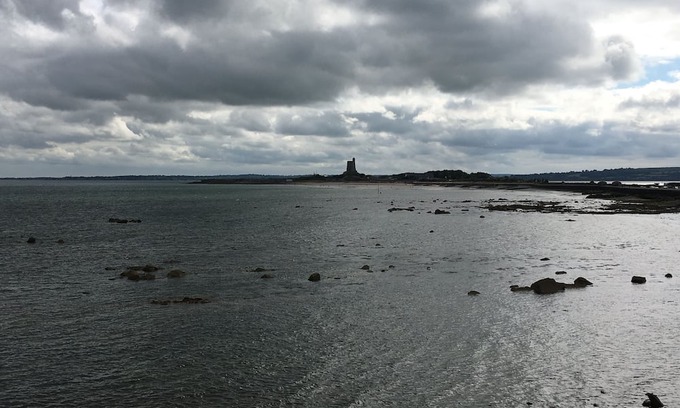 Cotentin Peninsula House | La mer Devant la Porte