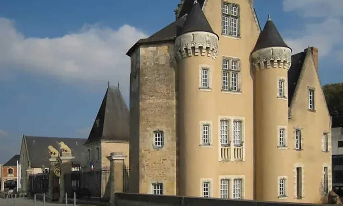 La Fleche House | Homerez - Nice house for 6 ppl. with garden and terrace at La Flèche