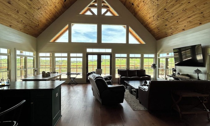 Chaplin Cabin | Luxury in the Country. Chalet Style Cabin on secluded 61 Acres with 3 acre Lake