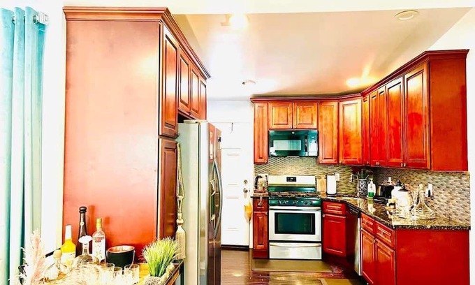 Baywood House | 7 Guest by Shore. Close to Malls, restaurants, Theaters, bars & major highways.