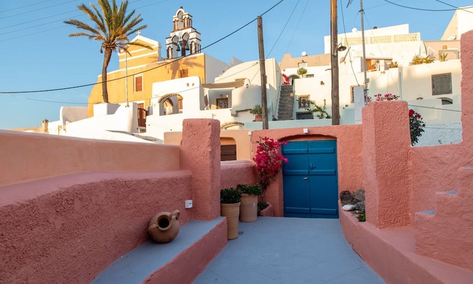 Finikia Villa | Amphora Cave House in Oia Foinikia