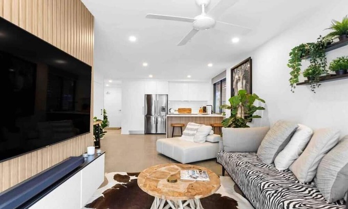 Sunshine Coast Apartment | New Boutique Apartment in the heart of Mooloolaba by BOXXLA