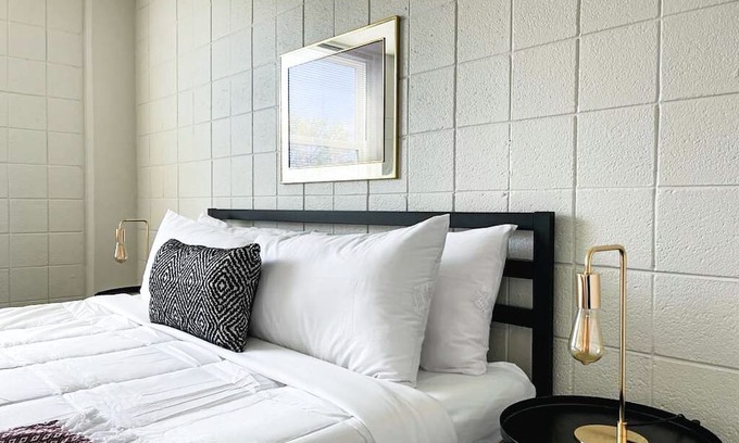 Corryville Apartment | Sleepover: Delightful 1BD/1BA + Gym - Cincinnati