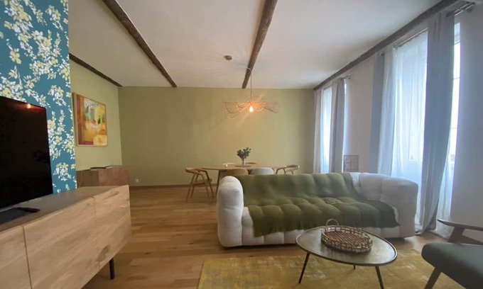 Saint-Lambert Apartment | Charming renovated apartment near the beach