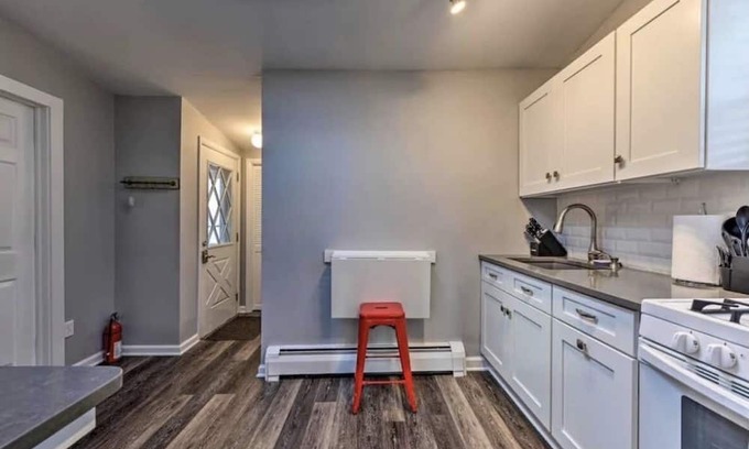 Point Pleasant Apartment | 1 Mile to Point Pleasant Boardwalk and .5 mile to Charlie's of Bay Head!