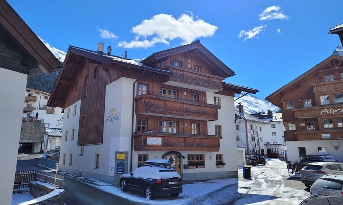 Galtur Apartment | Lovely apartment for 4 guests with WIFI, TV, balcony and parking