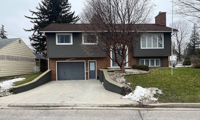 Tillsonburg Apartment | Generational Delight!!