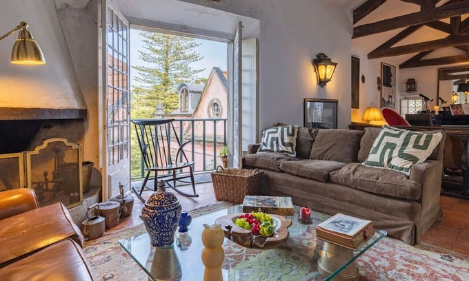 Sintra House | Lux 300 years Smart Palace w/Gym, Jacuzi & Snooker