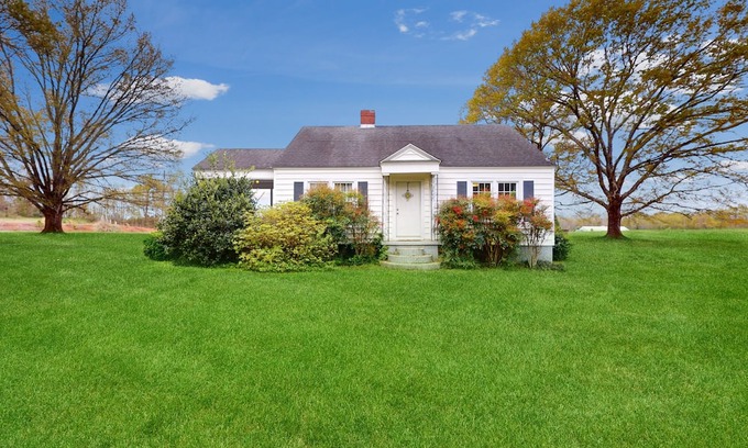 Campobello House | Dog-friendly getaway on 11 acres with a sunroom, washer/dryer, & central AC