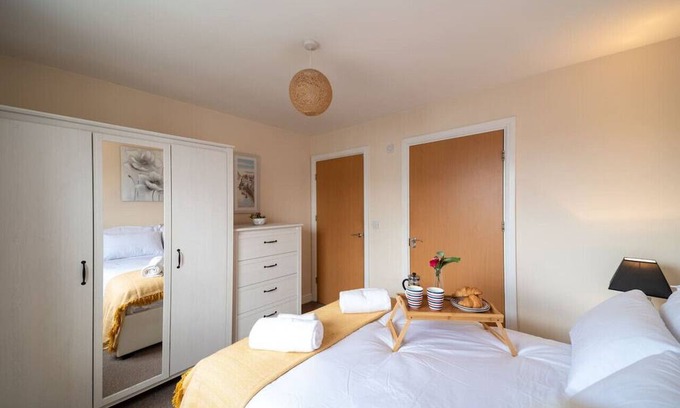Ipswich Apartment | Neptune Marina - Beautiful Marina Apartment
