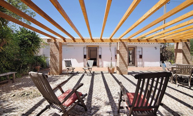 Fonte do Bispo Villa | Villa 'Fontenoy' with Shared Terrace, Wi-Fi and Air Conditioning