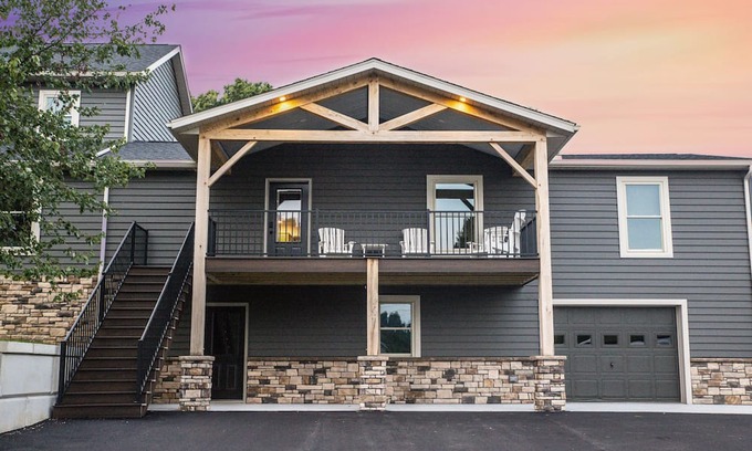 Somerdale House | 2 unit in Amish Country Spacious Lodge in Sugarcreek