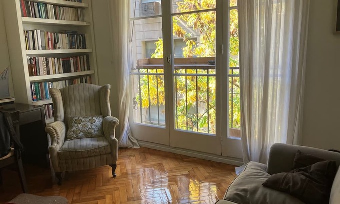 Pineyro Apartment | Cómodo Apartamento 4 Ambientes, Ubicado Cerca del Centro, Ideal Para Bibliófilos