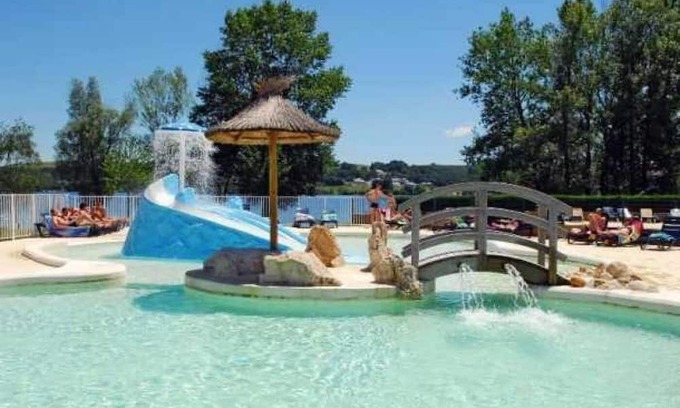 Canet-de-Salars House | Camping 4 étoiles - Parc aquatique - eeeahe
