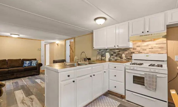 Hulbert House | Charming 4-bedroom house with AC and WiFi in pleasant Hulbert..