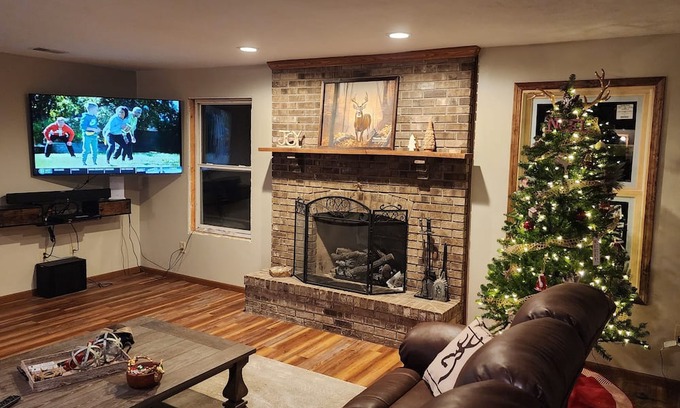Perks Cabin | Lodge style private farm home newly renovated on beautiful country acreage.