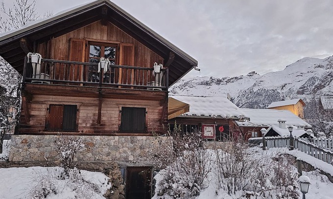 Puy-Saint-Vincent Ski Chalet | Chalet Plein Sud au Calme Village Puy St Vincent Piscine, Spa, Animaux Acceptés