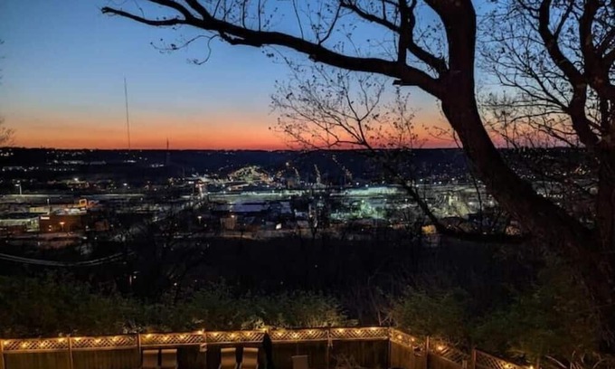 CUF House | New to VRBO, NOT new to Hosting! 5 Star Rated! Historic Central Home w/ a View