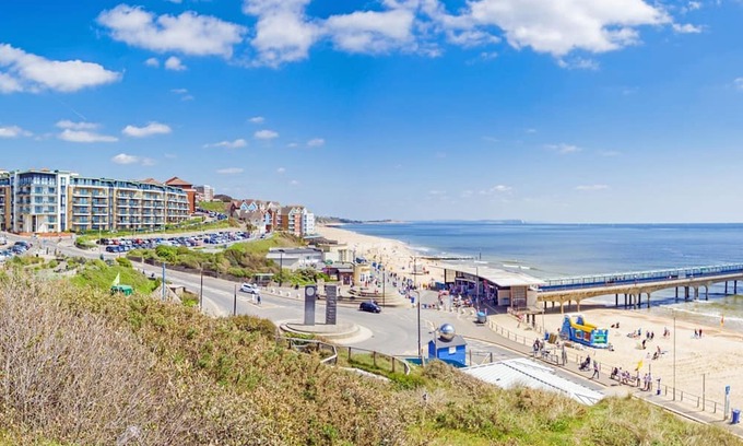 Westbourne Apartment | BOURNECOAST: Maisonette with balcony and parking - close to the beach - FM8539