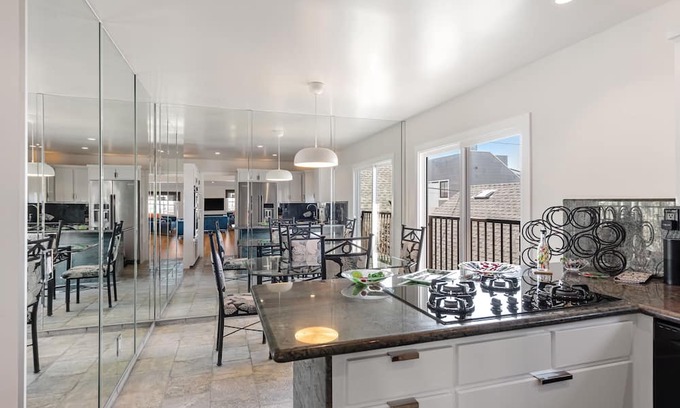 The Strand House | NEWLY RENOVATED HOME - Available August 2024 - 2 BLOCKS TO BEACH!