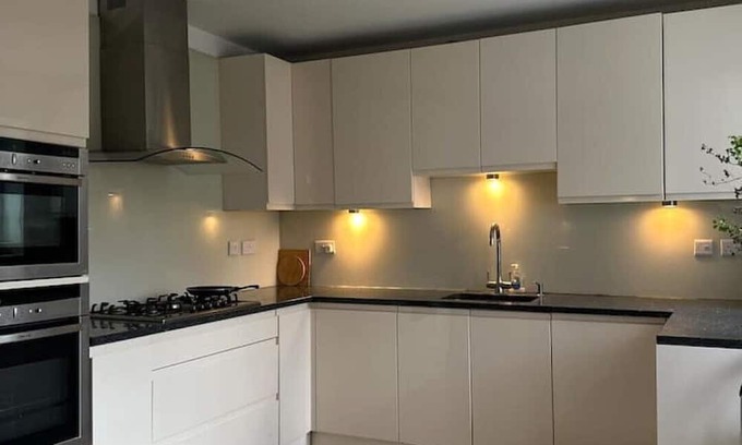 Preston House | 5 minutes from Wembley Stadium,Welcome to our spacious & luxurious Himani's Home