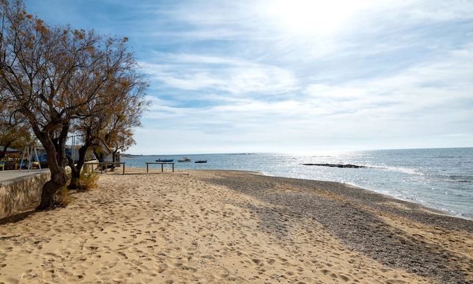 Torre Ovo Apartment | Apartment 'Casa Vacanze Le Barche Due' with Private Terrace and Air Conditioning