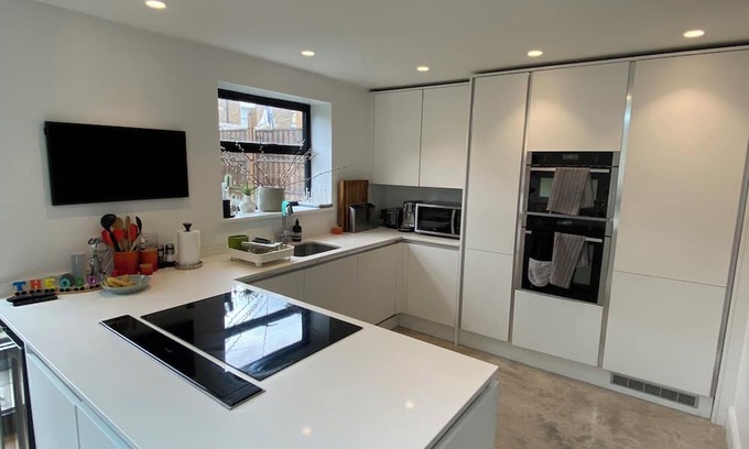 Dulwich Apartment | Striking & Modern 2BD Flat w/Garden - East Dulwich