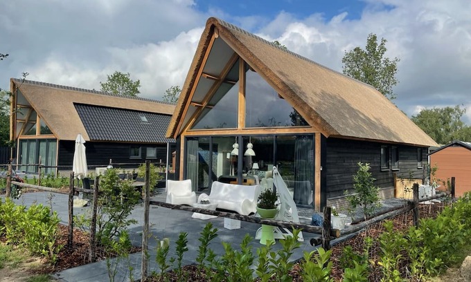 Baarle-Nassau Villa | Luxury holiday Thatched House In Baarle-Nassau