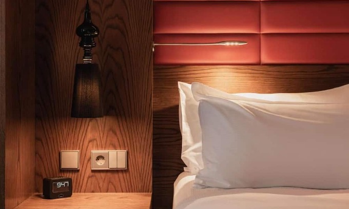 The Hague Center House | Experience Opulent Stay in The Hague - 3 Spacious Rooms & Exceptional Location